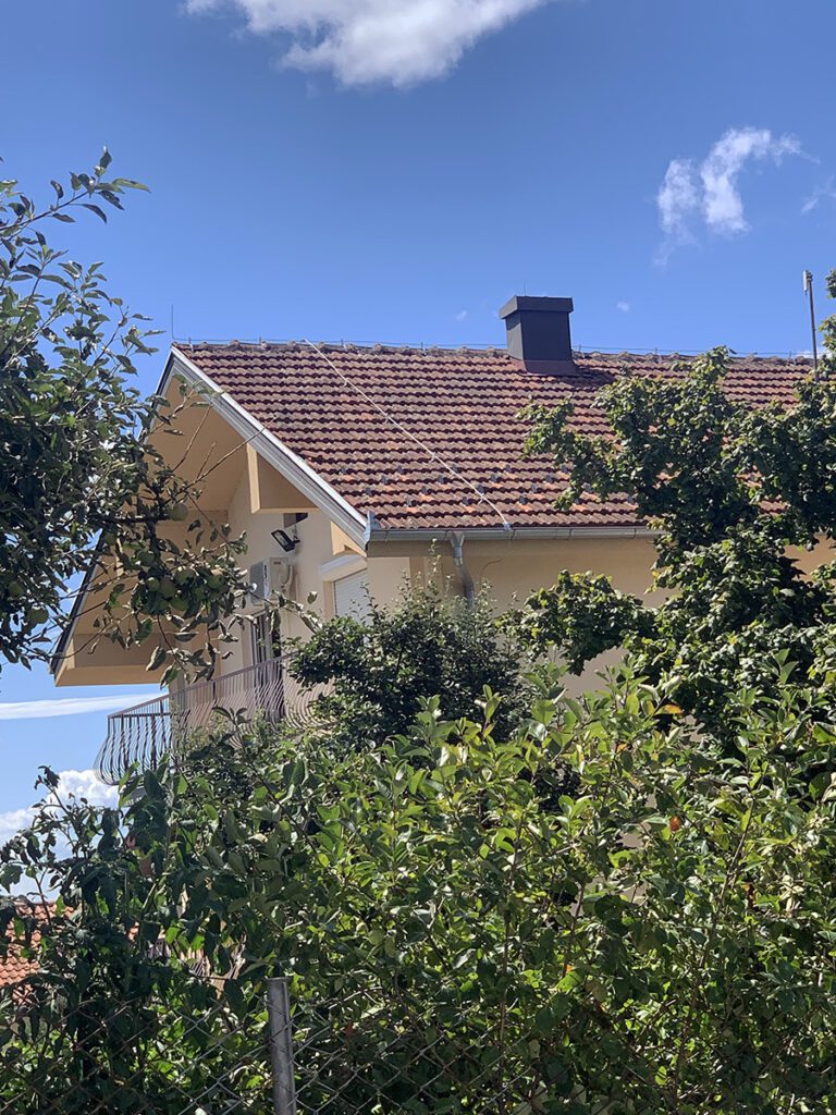 Stambeni objekat Kruševac: Postavljanje instalacije uzemljenja i klasičnog gromobrana na stambenom objektu